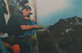 peletakan batu pertama Renovasi rumah Bu een